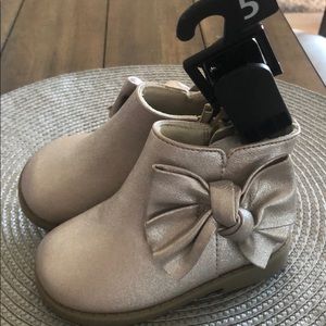 NWT size 5 silver boots